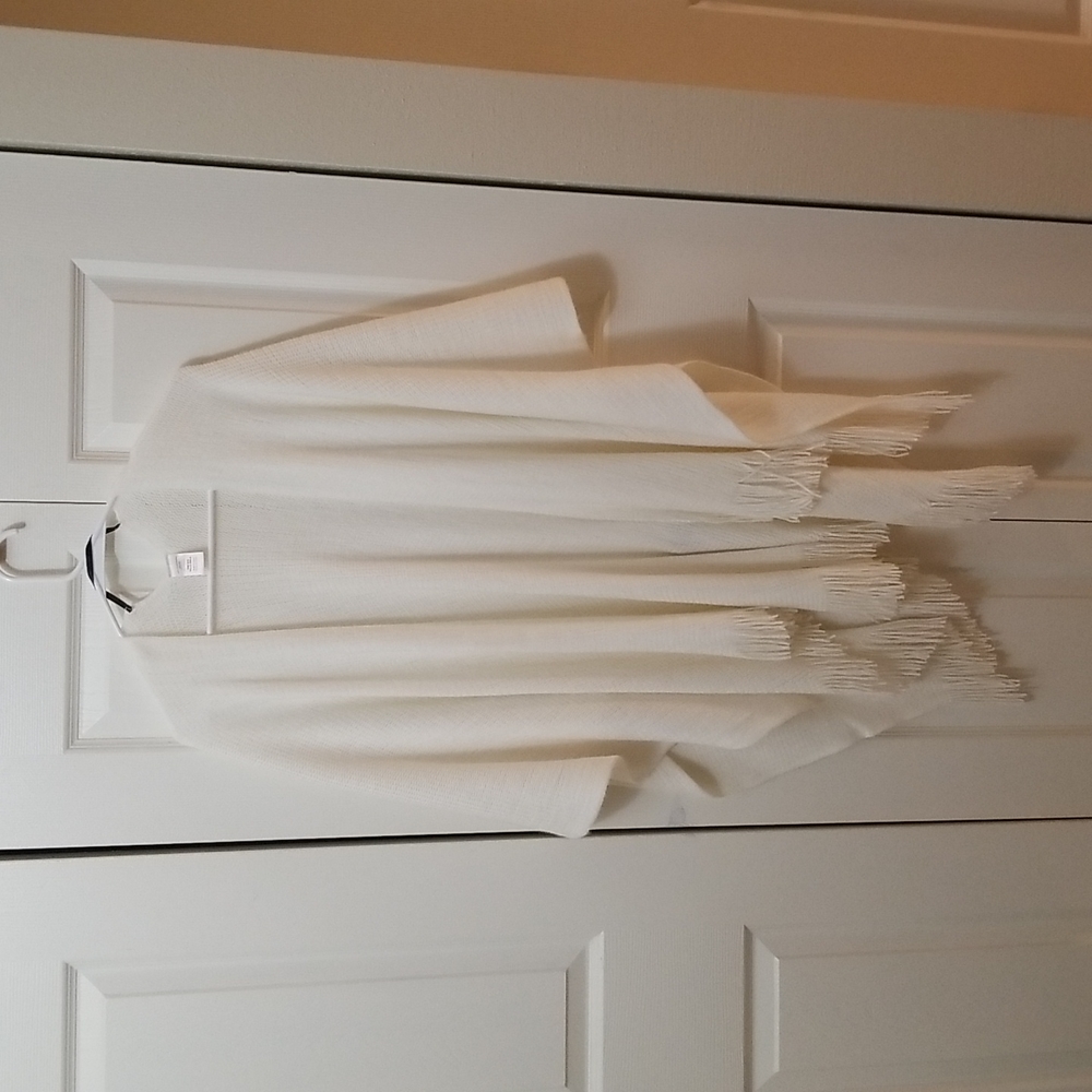 NWOT knit sleeveless poncho